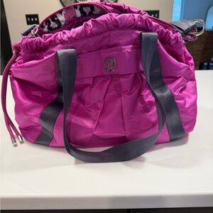 lululemon athletica fuschia Effortless Bag